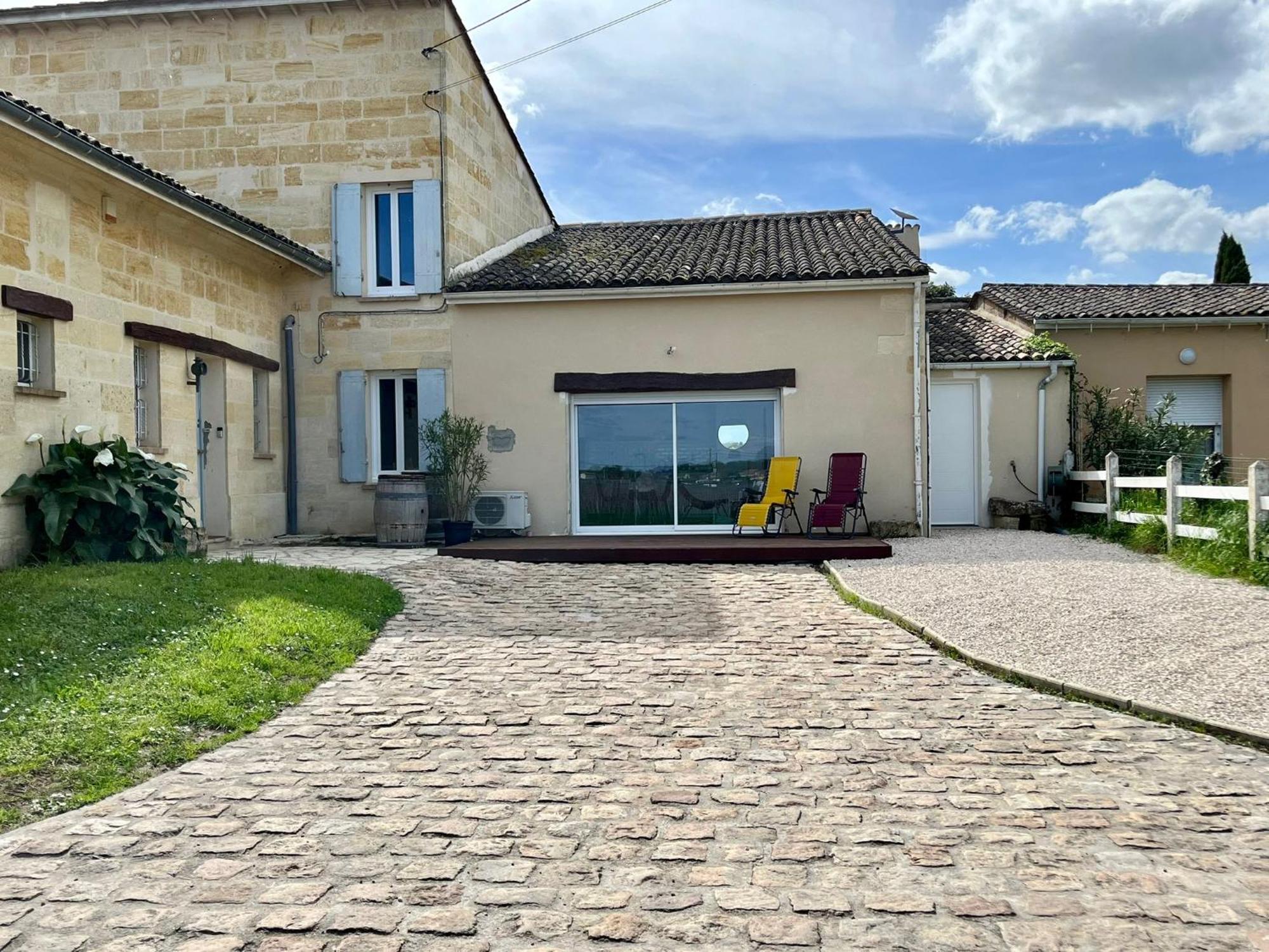 Guesthouse Les Maurins Saint-Sulpice-de-Faleyrens Exterior photo